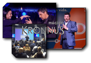 Público sorrindo e aplaudindo durante palestra com mágica.